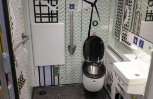 https://www.iederewctelt.nl/wp-content/uploads/sites/3/2021/06/treintoilet-liggend-beeld-300x193-1.jpg